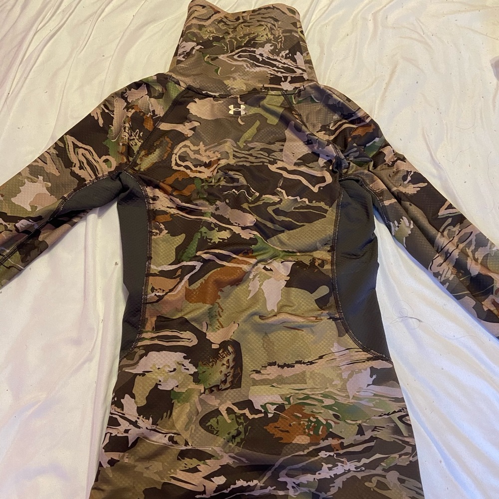 Women’s Under Armour pull over